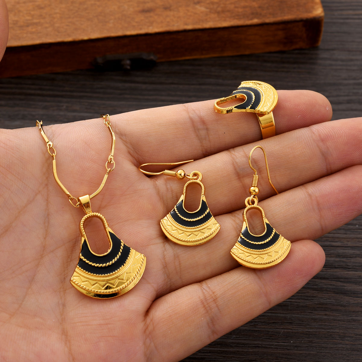 Fashion PNG Gold Color Jewelry - Women Fashion Png recensie en prijs